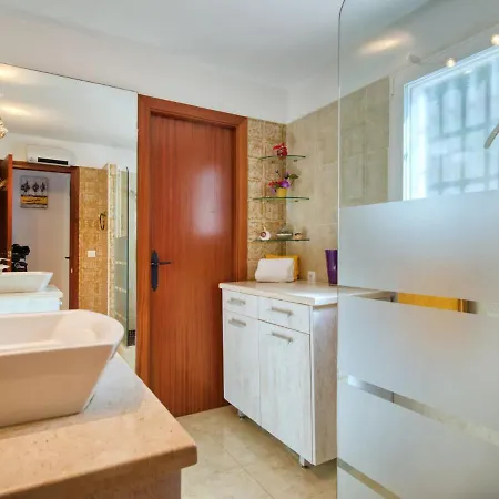 Isabel By Interhome *